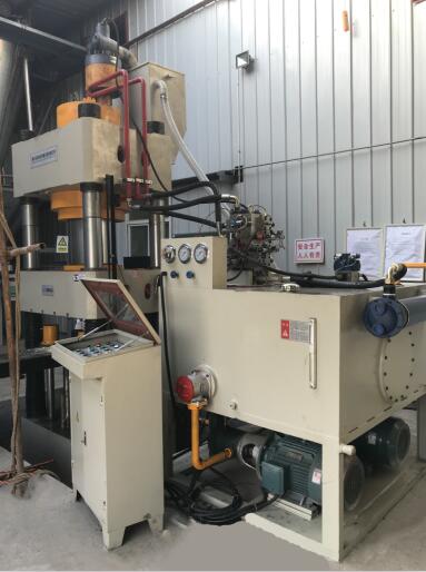 y32-500t鹽舔磚四柱(zhù)液(yè)壓機(jī)